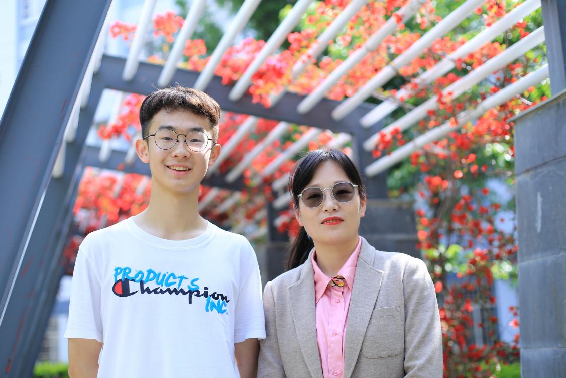 C:\\Users\\cache\\Desktop\\高三考试优异师生\\nEO_IMG_IMG_5014.jpgnEO_IMG_IMG_5014