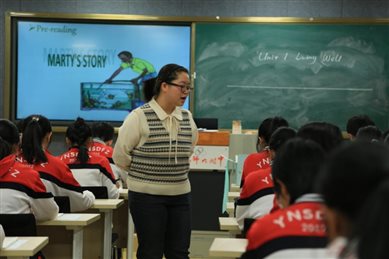 人们在看台上

中度可信度描述已自动生成