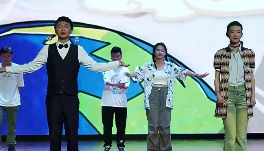 人们站在一起中度可信度描述已自动生成