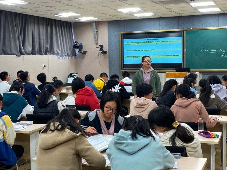 会议室里的人们

描述已自动生成