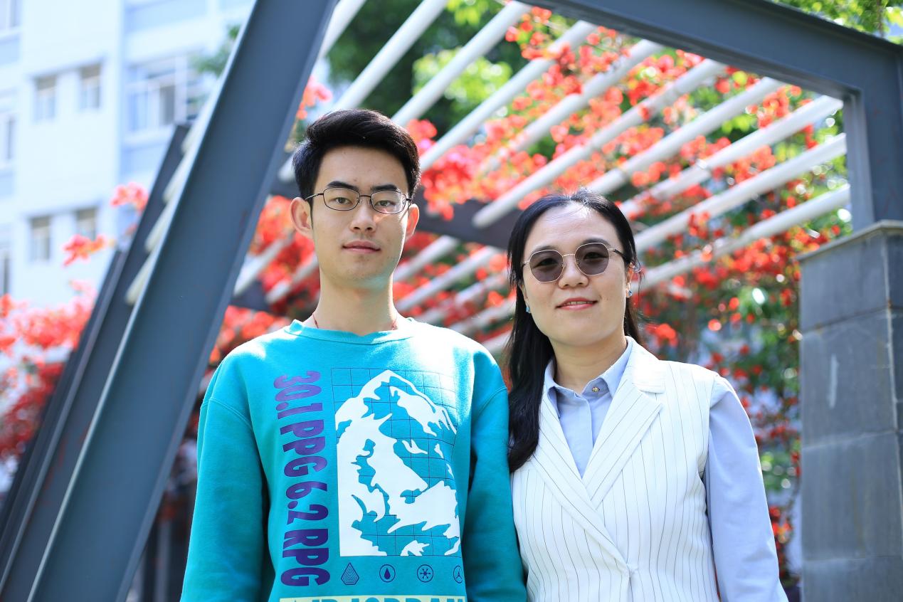 C:\\Users\\cache\\Desktop\\高三考试优异师生\\nEO_IMG_IMG_5011.jpgnEO_IMG_IMG_5011